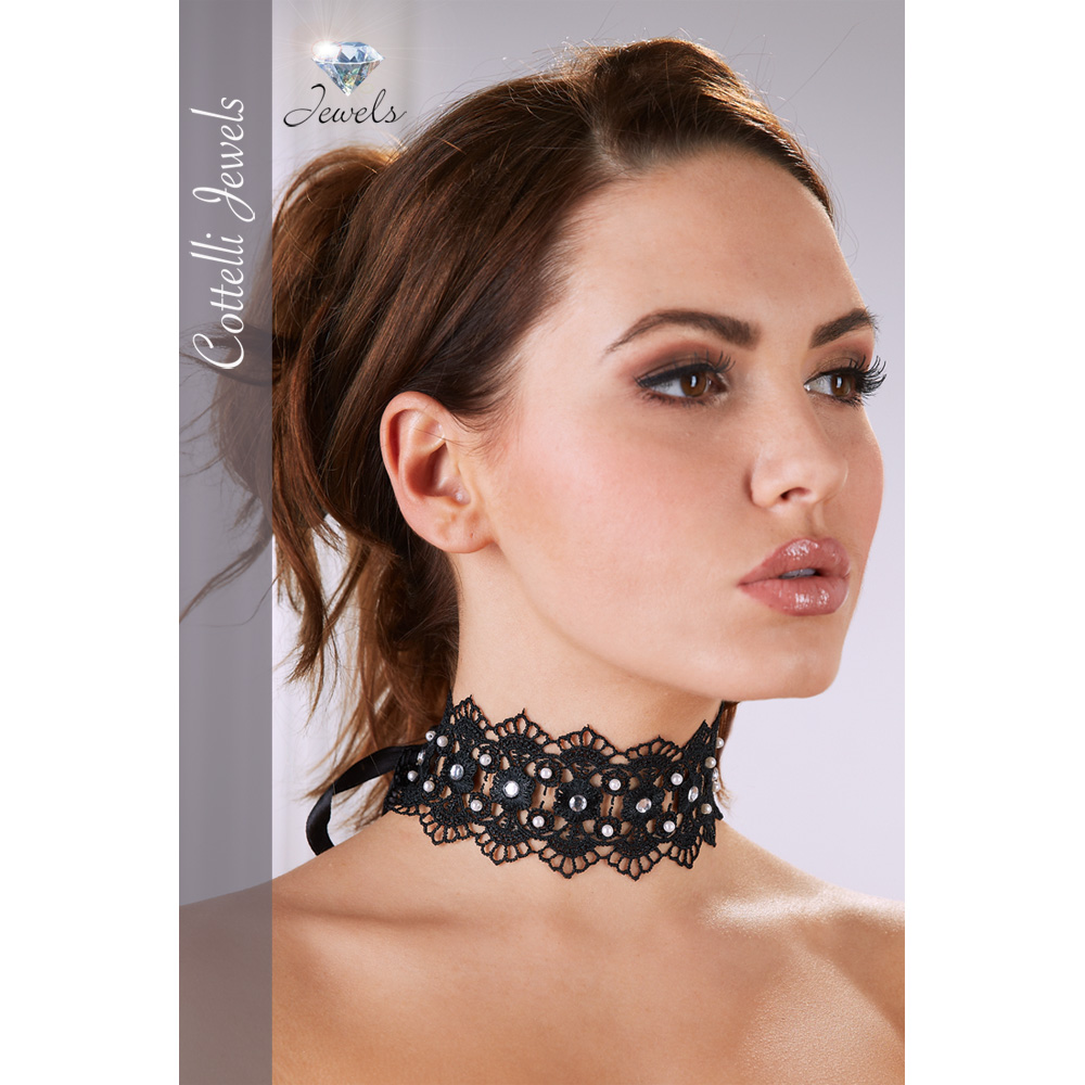 Vyšívaný choker + kamínky